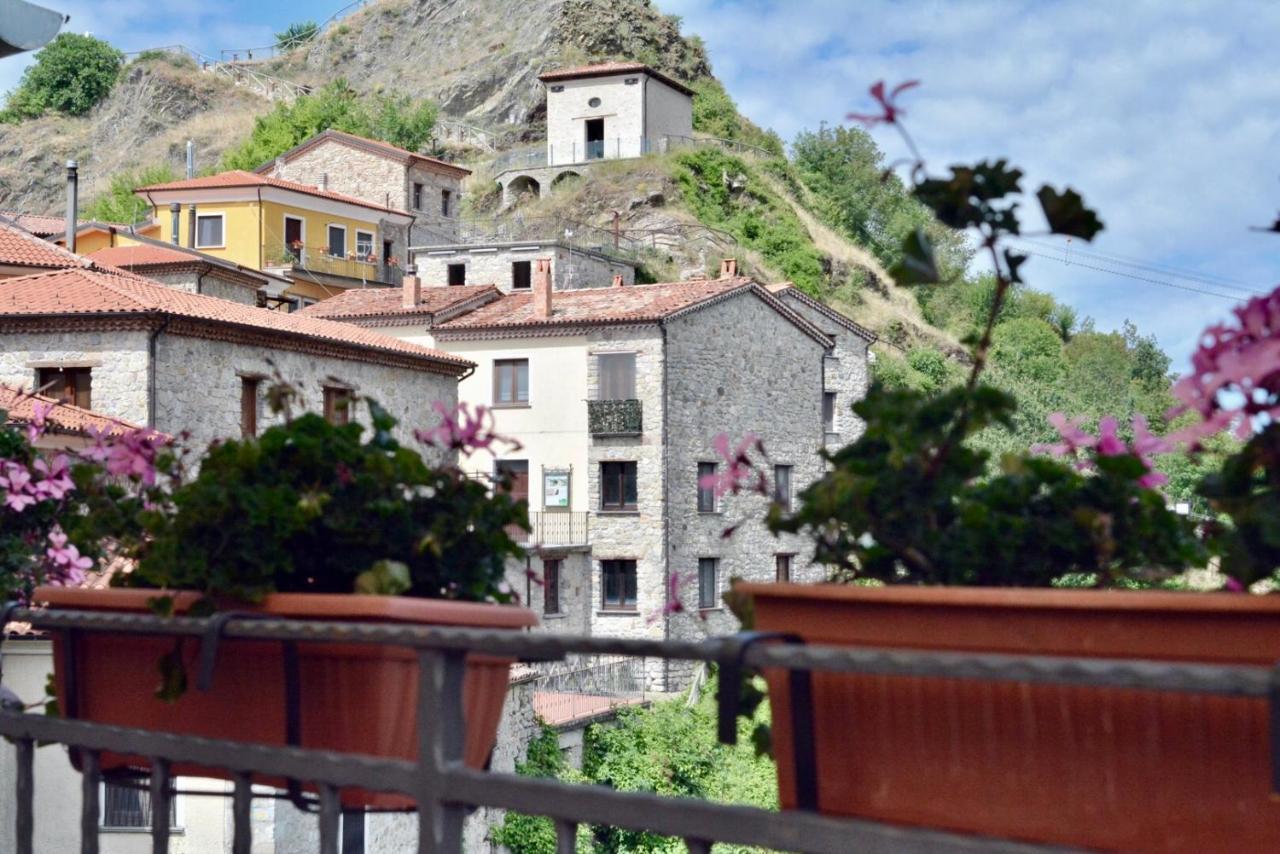 Borgo Manca Suite Sasso di Castalda Zewnętrze zdjęcie